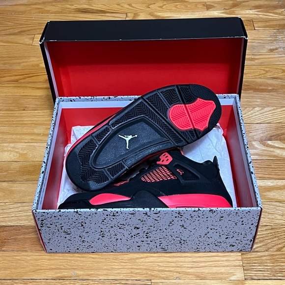 **SOLD** Jordan 4 Red Thunder- sz 7Y/8.5 Wmns - Picture 2 of 4